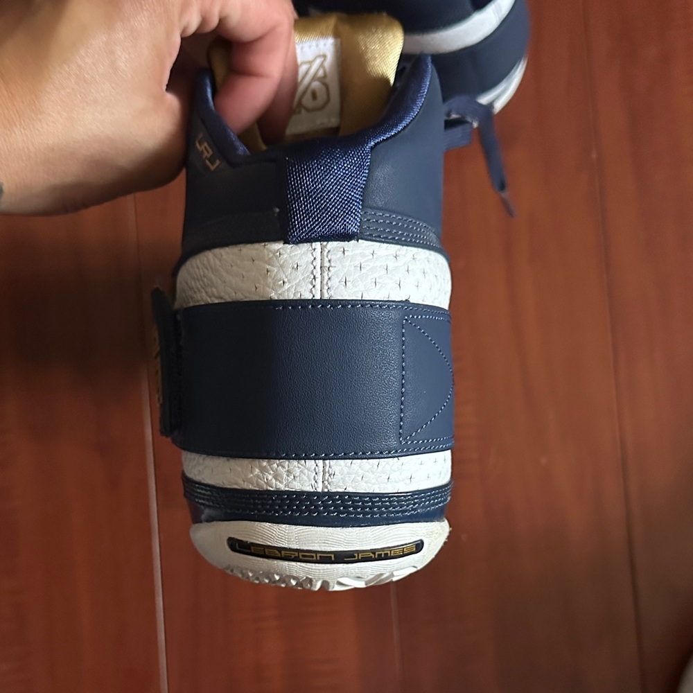 Nike LeBron Solider 1 Think 16 - Picture 5 of 9